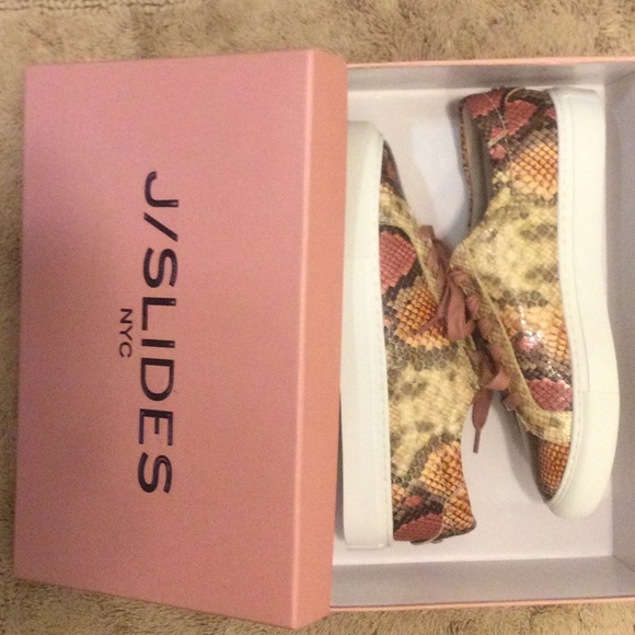 ❤️PRETTY❤️LACEE SNEAKERS - Picture 10 of 10